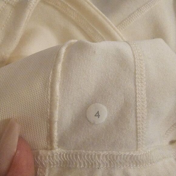 Lululemon Ivory & Black Tank Top Sz 4 - Picture 4 of 4